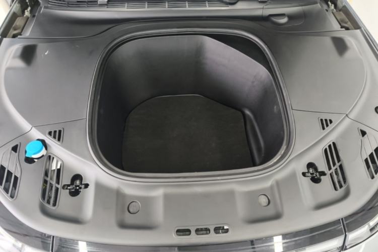 Used XPeng P7 2022 670E+ Pengyi Edition Engine Bay