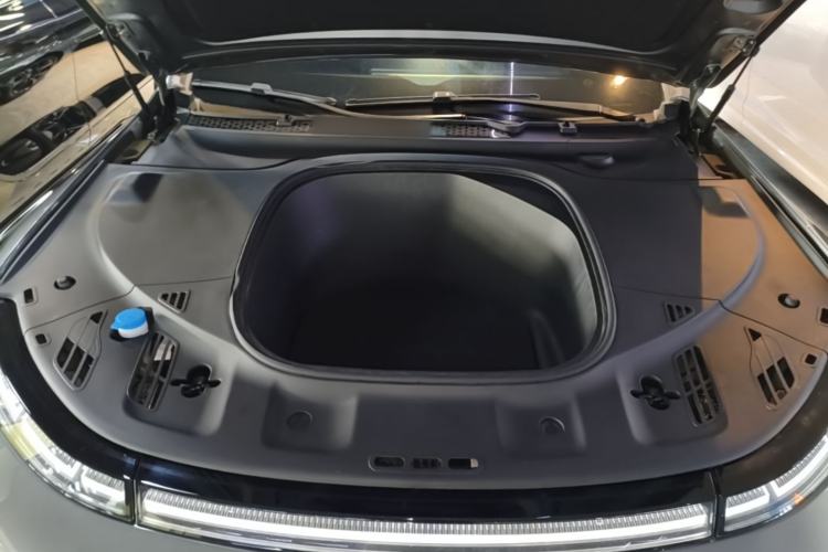 Used XPeng P7 2022 480E+ Engine Bay