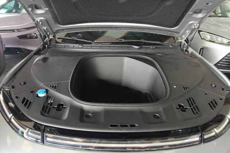 Used XPeng P7 2022 625E Engine Bay