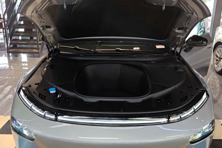 Used XPeng P7 2022 480E+ Engine Bay