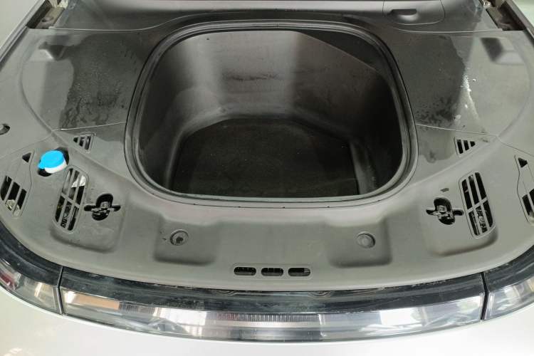 Used XPeng P7 2022 625E Engine Bay