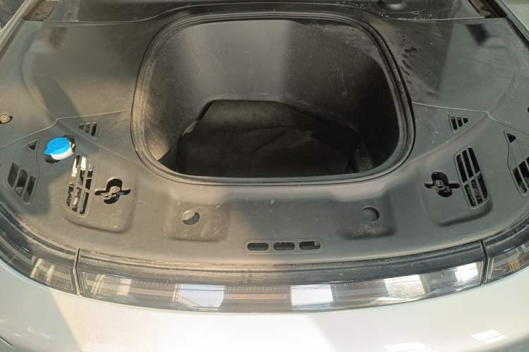 Used XPeng P7 2022 625E Engine Bay