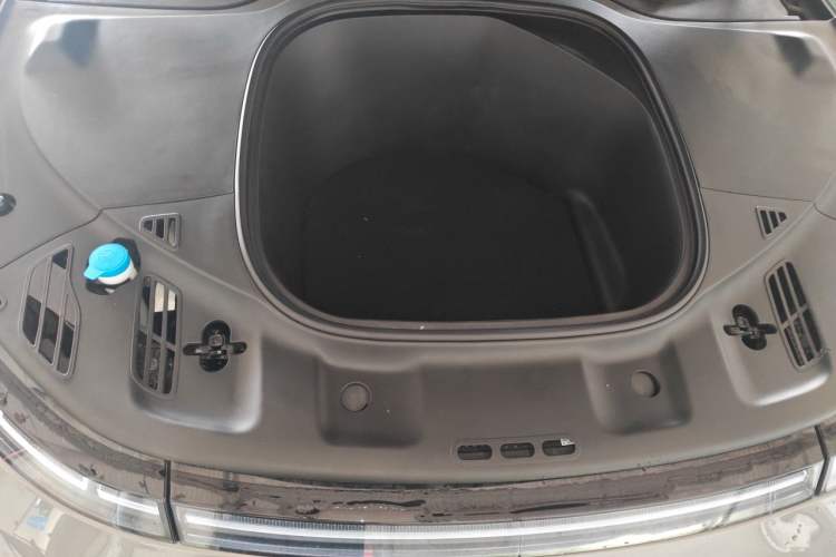 Used XPeng P7 2022 625E Engine Bay