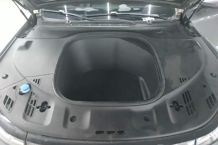 Used XPeng P7 2022 670N+ Engine Bay