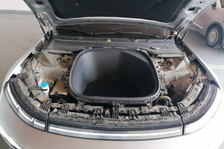 Used XPeng P7 2022 480G+ Engine Bay