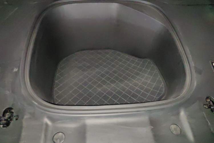 Used XPeng P7 2022 625E Engine Bay