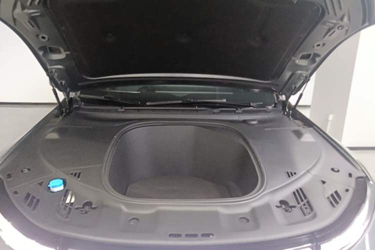 Used XPeng P7 2022 670N+ Engine Bay