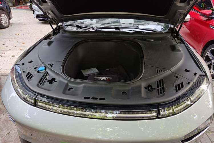 Used XPeng P7 2022 625E Engine Bay