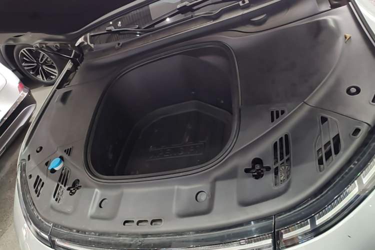 Used XPeng P7 2022 670N+ Engine Bay