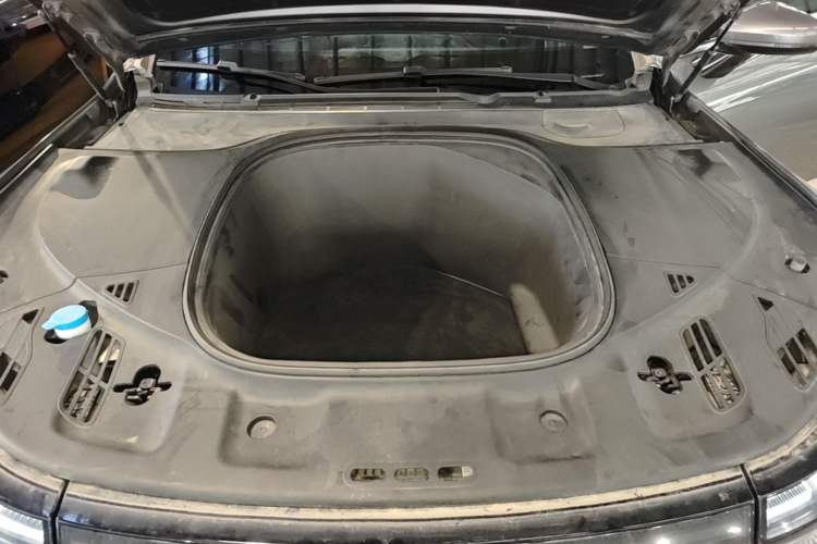 Used XPeng P7 2022 670N+ Engine Bay