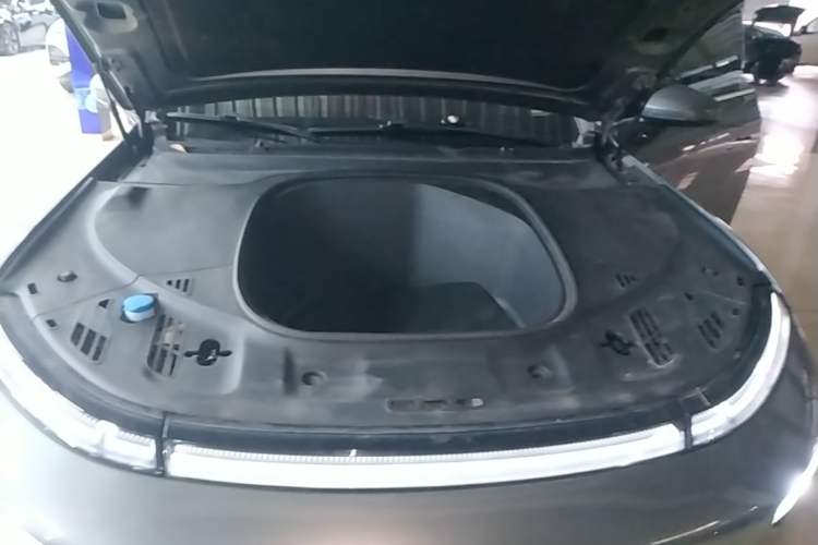 Used XPeng P7 2022 670E+ Engine Bay