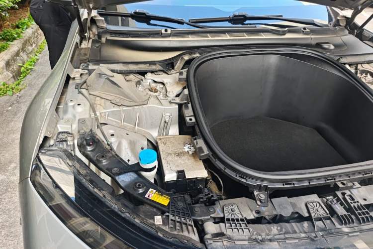 Used XPeng P7 2022 625E Engine Bay Right
