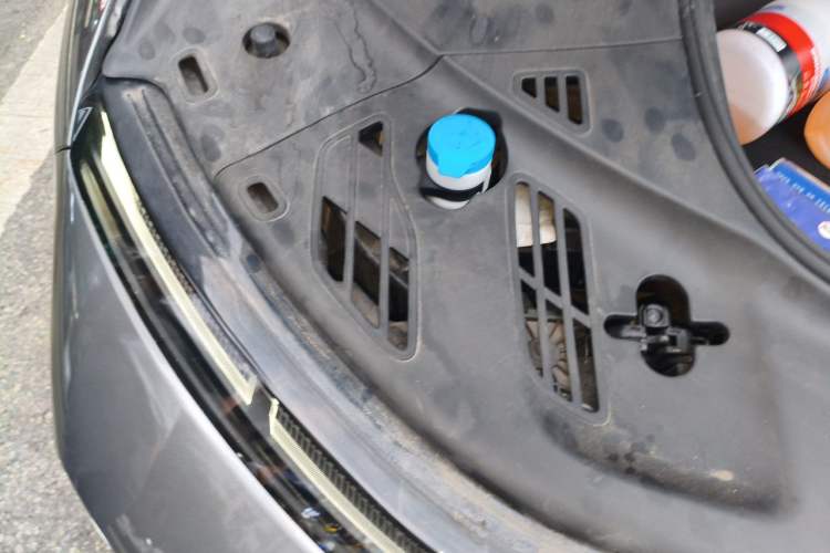 Used XPeng P7 2022 670N+ Engine Bay Right