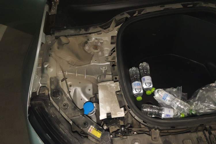 Used XPeng P7 2022 670N+ Engine Bay Right