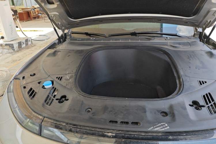 Used XPeng P7 2022 625E Engine Bay Right