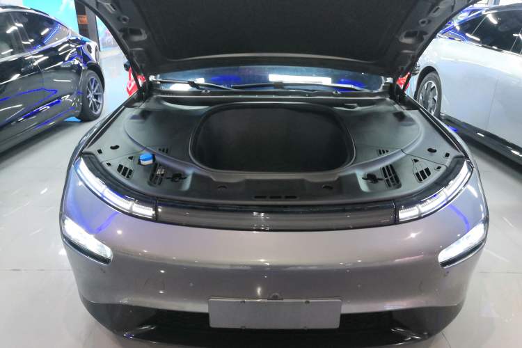Used XPeng P7 2022 670E+ Pengyi Edition Engine Bay