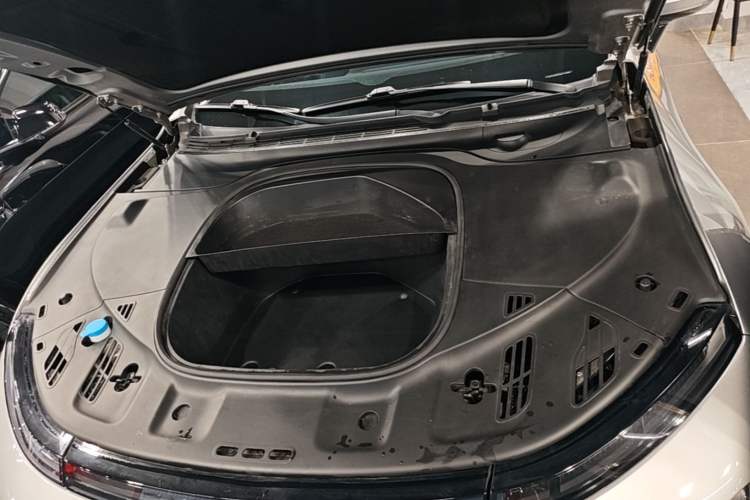 Used XPeng P7 2022 670N+ Engine Bay
