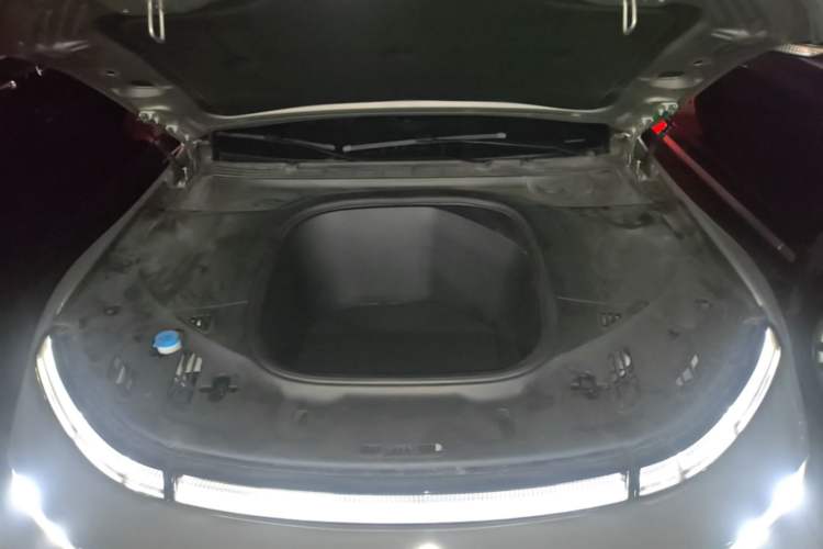Used XPeng P7 2022 586G Engine Bay
