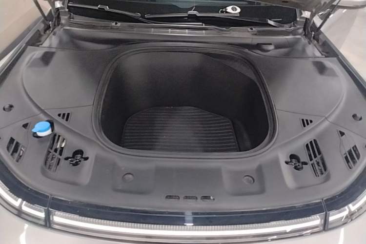 Used XPeng P7 2022 670N+ Engine Bay