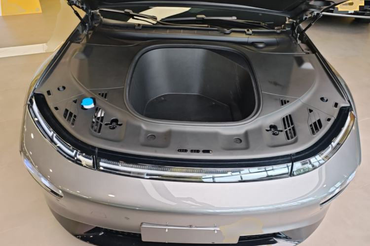 Used XPeng P7 2022 625E Engine Bay