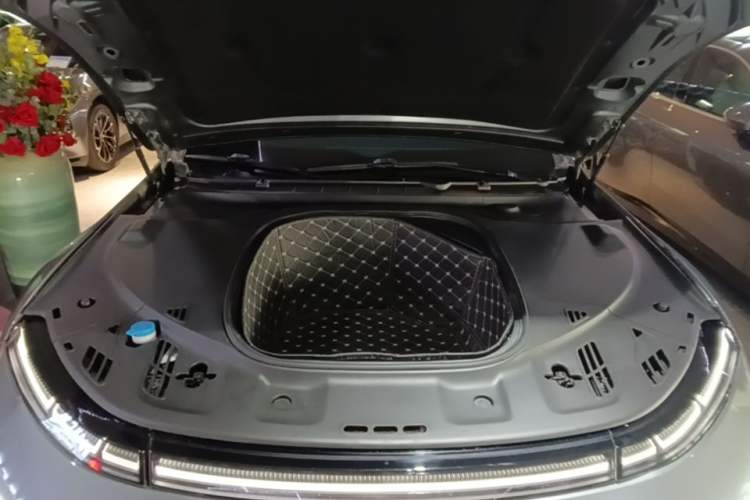 Used XPeng P7 2022 625E Engine Bay