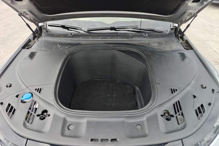 Used XPeng P7 2022 480N+ Engine Bay