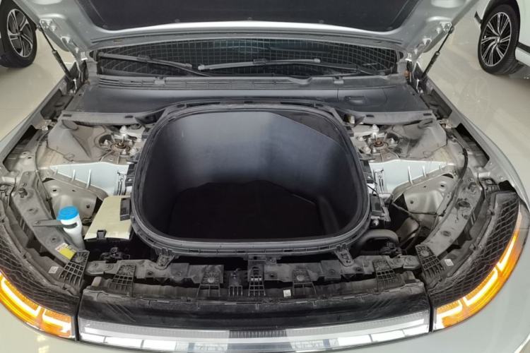 Used XPeng P7 2022 625E Engine Bay