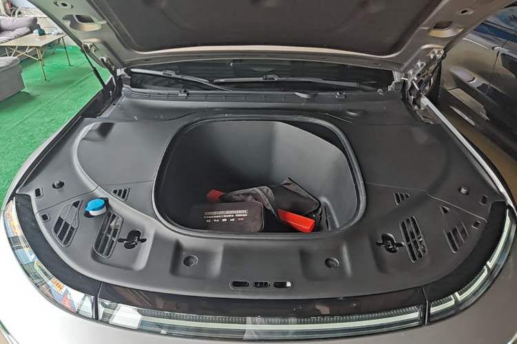 Used XPeng P7 2022 625E Engine Bay