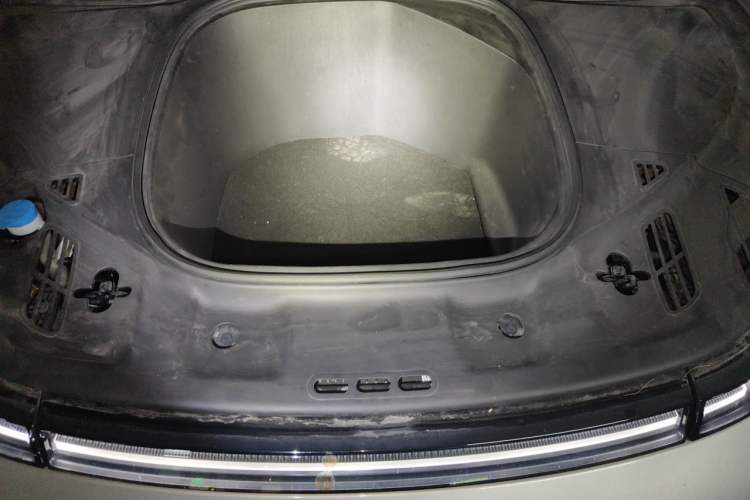 Used XPeng P7 2022 625E Engine Bay