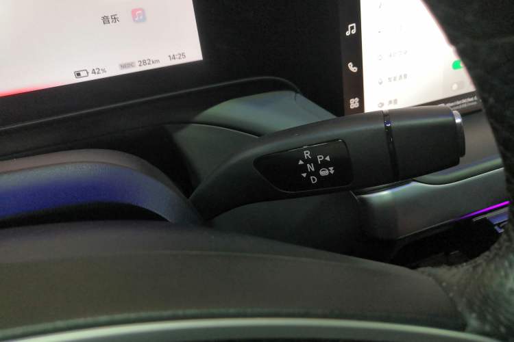 Used XPeng P7 2022 670E+ Pengyi Edition Gear Lever