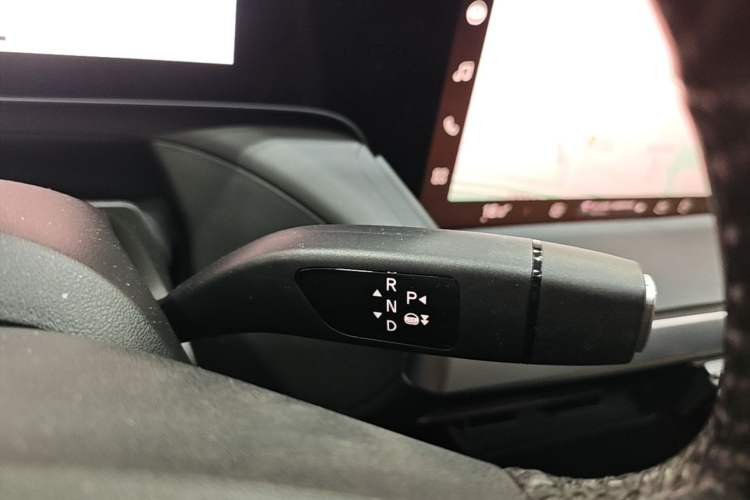 Used XPeng P7 2022 670N+ Gear Lever
