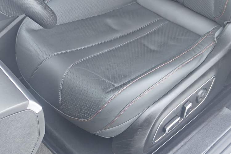 Used XPeng P7 2022 670N+ Interior 4