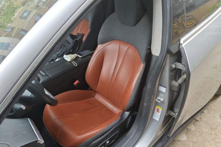 Used XPeng P7 2022 480 Standard Range Smart Drive Edition Left Front Seat