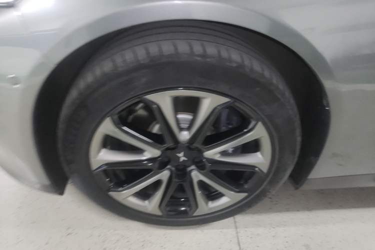 Used XPeng P7 2022 670N+ Left Front Wheel Hub