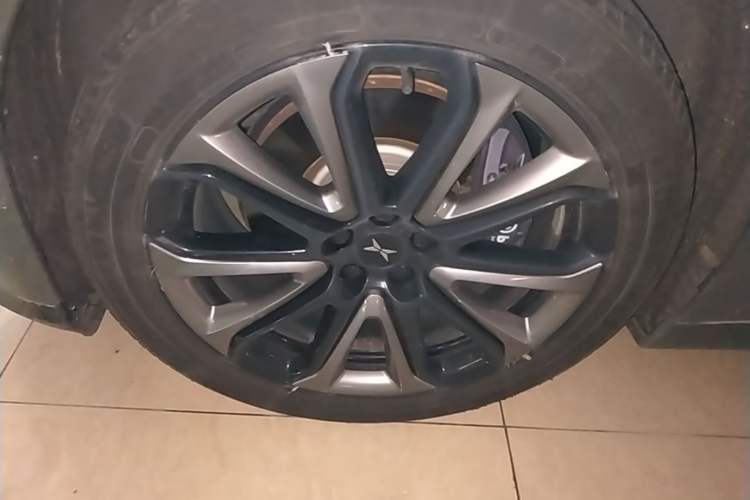 Used XPeng P7 2022 670E+ Left Front Wheel Hub