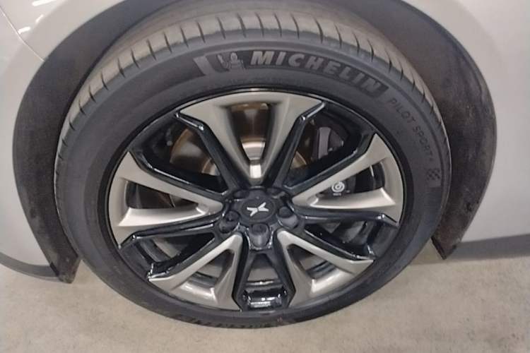 Used XPeng P7 2022 670N+ Left Front Wheel Hub