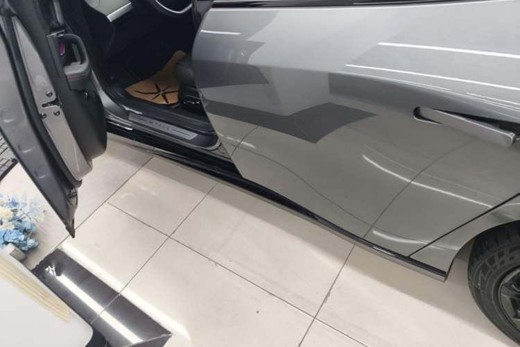 Used XPeng P7 2022 670E+ Pengyi Edition Left Side Sill