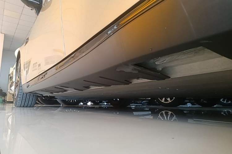 Used XPeng P7 2022 625E Left Side Sill