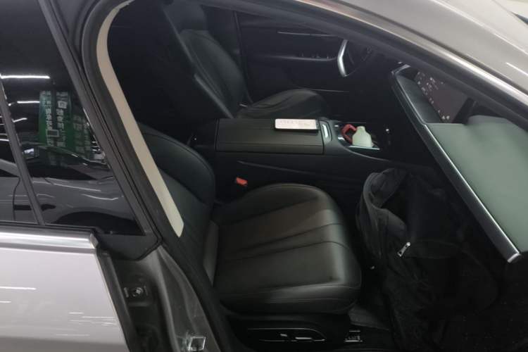 Used XPeng P7 2022 670E+ Right Front Seat
