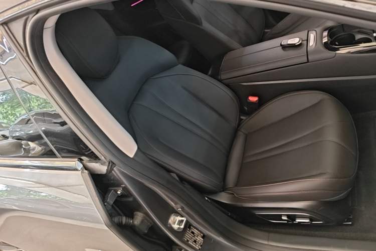 Used XPeng P7 2022 625E Right Front Seat