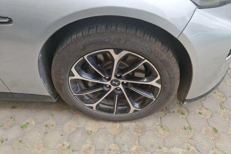 Used XPeng P7 2022 480 Standard Range Smart Drive Edition Right Front Wheel Hub