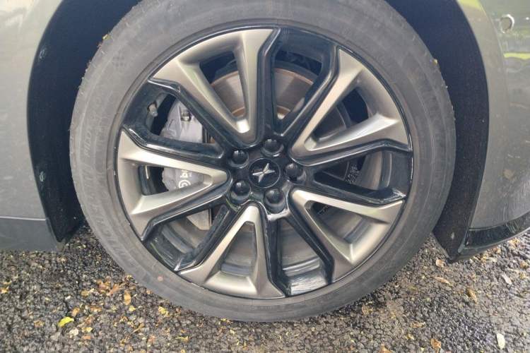 Used XPeng P7 2022 670E+ Right Front Wheel Hub