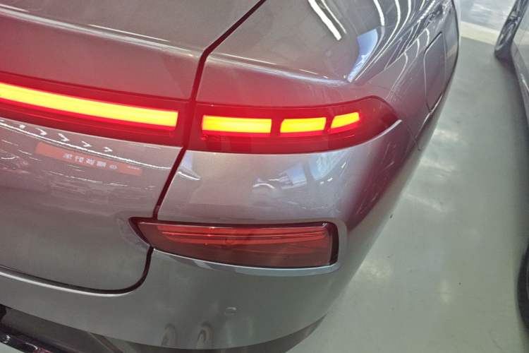 Used XPeng P7 2022 670N+ Right Rear Taillight