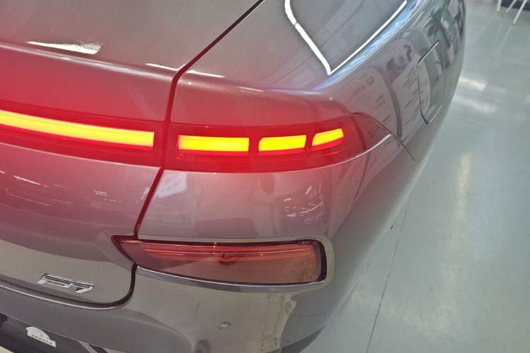 Used XPeng P7 2022 670N+ Right Rear Taillight