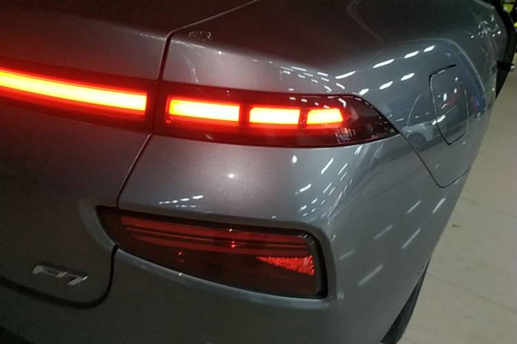 Used XPeng P7 2022 670E+ Right Rear Taillight