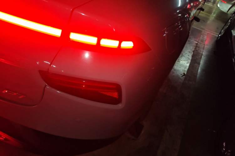 Used XPeng P7 2022 586G Right Rear Taillight