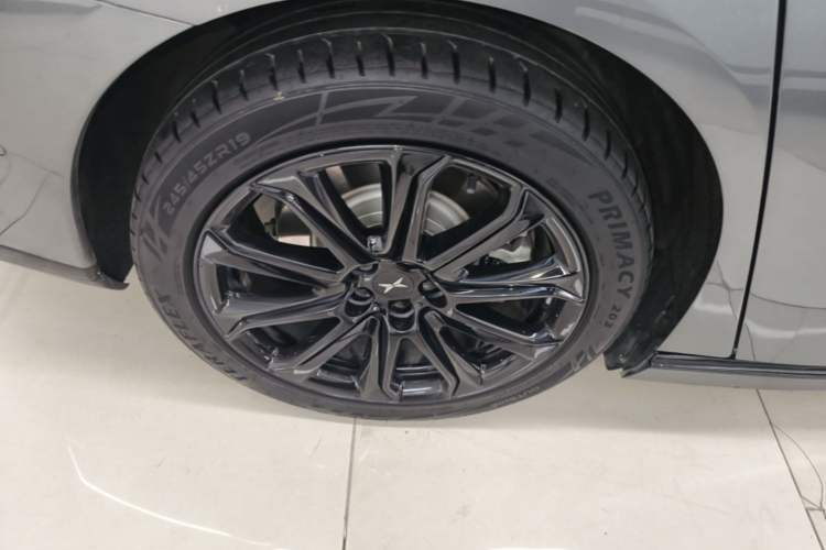 Used XPeng P7 2022 670E+ Pengyi Edition Right Rear Wheel Hub