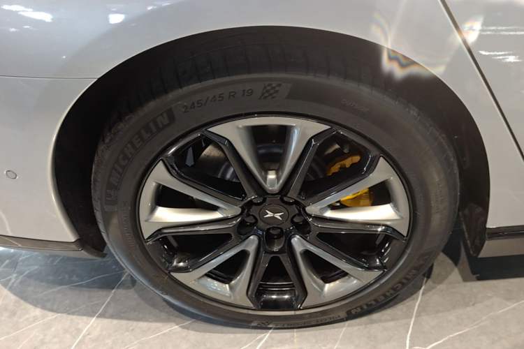 Used XPeng P7 2022 480E+ Right Rear Wheel Hub