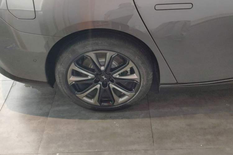 Used XPeng P7 2022 670E+ Right Rear Wheel Hub