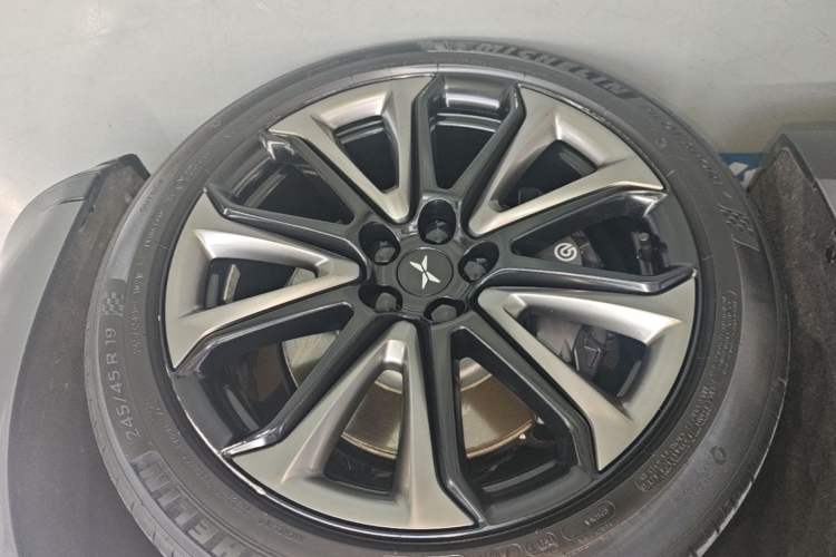 Used XPeng P7 2022 670N+ Right Rear Wheel Hub